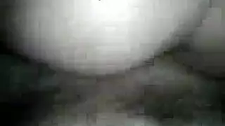 سيدة ذات مؤخرة كبيرة تتعرض لقضيب شرجي سميك