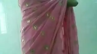 فتاة كاميرا عربية ذات ثديين كبيرين تمارس الجنس الشرجي للمشاهدين