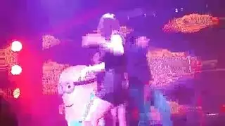 أم مثيرة مكشوفة في شريط جنسي صريح