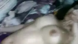 أم بنجلاديشية مثيرة تمص بعمق وتبلع