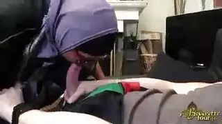 فتاة محجبة تأخذ نيك شرجي وقضيبي مزدوج بقوة