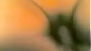 الحبيبة أنجي تحب الجنس الفموي العميق والضرب القاسي في السرير