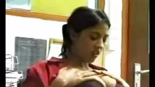 المدير يضاجع موظفته التركية المستعدة حتى فقدان الوعي على مكتب المكتب