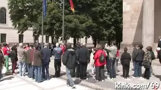 مدمن جنس مراهق يقدم عبادة الفم المجانية