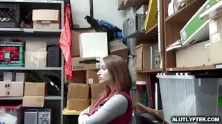 جنس جماعي في الفصل: هالي مانسون تأخذ عدة أعضاء ذكرية في المدرسة