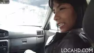 شابة لاتينية تمارس الجنس مع نفسها بالألعاب في مقطع استمناء صريح على الويبكام