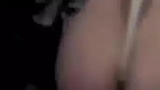 شاب قانوني ينضم لثلاثية ساحقات شقراوات في جنس fffm صريح