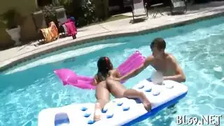 ضعف المتعة: فتاة سمراء تأخذ قذفتين في جلسة واحدة