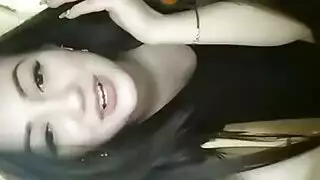 فتاة عربية إباحية تظهر كل شيء في رقصة ساخنة