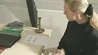 مضاعفة ثم مغطاة بالمني: فتاة أوروبية