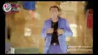 الراقصة الممتلئة برديس تطحن وتظهر أثداءها الكبيرة الطبيعية