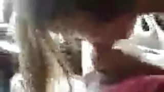 ام و بناتها تعلم ولدها