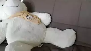 عارضة الكاميرا الساخنة تقدم عرضًا صريحًا على بث pornhub المباشر