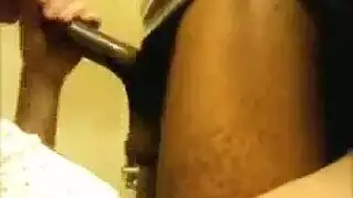 أم مثيرة في مشهد جماعي عنيف