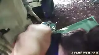 وجهة نظر: نك عاهرة خليجية وقحة مع رفاقي الجنود