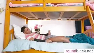 إيقاظها بقضيبي الصلب من حلم جنسي ساخن