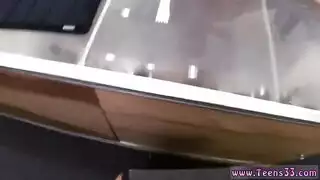 مراهقة هاوية تستمني وتعرض بشرتها الناعمة في فيلم إباحي صريح