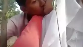 مشهد إباحي: شاب مغربي يلتشف شفاه فتاته في السرير