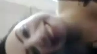 عاهرة مصرية مكتنزة ترقص بشكل مغر، تهز صدرها الضخم، قبل أن تمارس الجنس بقوة مثل عاهرة