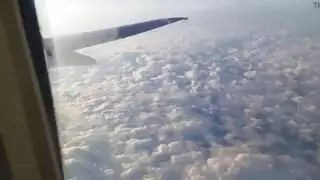 ممثلة إباحية إيطالية تعطي مصة وتأخذ نيك قاسي على الطائرة