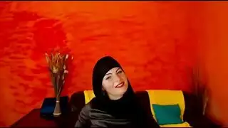 تركي جميلة ترتدي النقاب تمص وتضاجع أمام الكاميرا