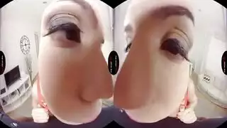 مراهقة جميلة في جنس واقع افتراضي تفاعلي مص، جماع كلبي، وقذف على الوجه