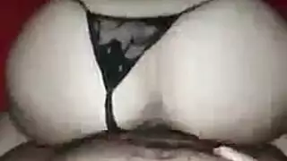 فعل محرم مع القريبة: شرج عنيف مع فاتنة عربية مطلقة