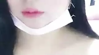 فتاة جشعة ترتدي اللاتكس ترقص ثم تبتلع عدة قذف منوي لأجل المال