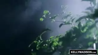 مص ورضاعة أثداء مرضعات أثناء جنس حار جداً