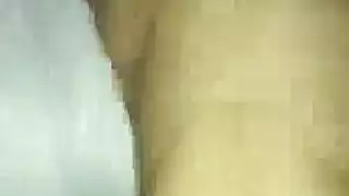 عاهرة الجار تأخذ شرجًا من قضيب أسود كبير بينما الحبيب خارج المدينة