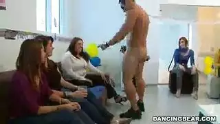 فيديو زنا المحارم من الطراز القديم مع شعر طويل متدفق