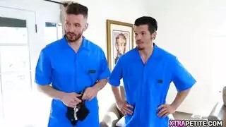 الفاتنة العربية المحجبة تتعرض لضرب مهبلها من يانكيز