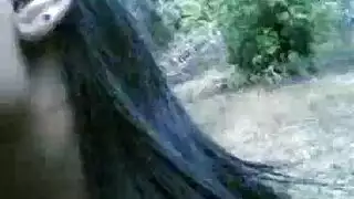 إصبعها في فرجها المبلل حتى تبلغ النشوة بقوة