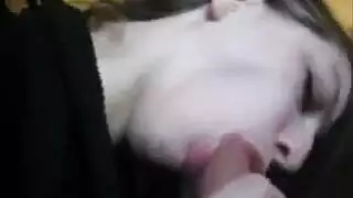 مصارعة سحاقية تتحول إلى جلسة لحس مهبل جماعي