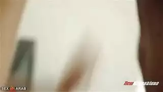 زوجة الأب الشهوة تحقق أعمق رغباتها أمام الكاميرا