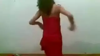رقصة ساخنة تؤدي إلى إباحية صريحة على الأرض