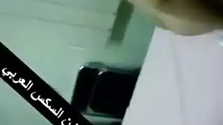 زيارة طبيب إكس إكس إكس: فحص فرج الفتاة المصرية يصبح جامحًا