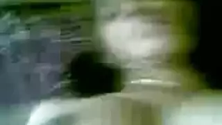 رقص بورنو صريح: حركات مثيرة على العمود
