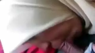 ربة منزل ذات صدر كبير تستمتع باللعب بفرجها في مقطع إباحية حر صريح