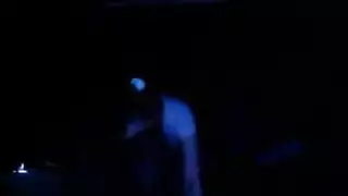 بائعة المنتجات النسائية ثم يتم تذوق فتحاتها بقوة