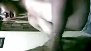 من الصباح حتى الليل: ماراثون جنسي غير متوقف لسمراء