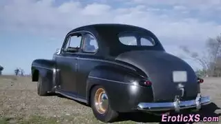 هدية عيد الميلاد الجنسية: غريب يمنحها هدية مهبلية مبللة