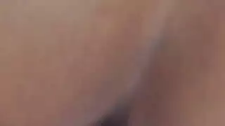 العاهرة تتعرض لقذف عميق من رجلها على طاولة المساج