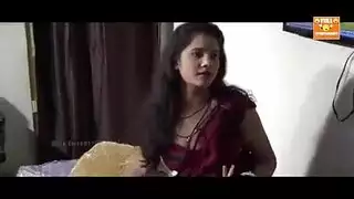 فتاة هندية شابة تمت ممارسة الجنس معها بقوة من قبل خياط – كريمة مهبل ضيقة