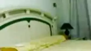 فتاة مصرية تتعرض لجنس حلق قاسي