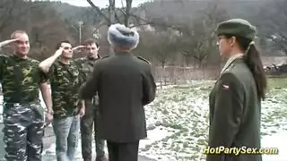 ليالي إسطنبول: لعب دور الحيوانات ومشاهد حفلة جنسية صريحة