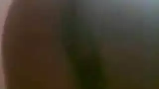 فتاة مغربية مثيرة تكشف عنحناتها المثيرة وتداعب نفسها لعشيق عبر الإنترنت