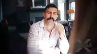 فتاة روسية شابة تشارك في مشهد سكس صريح وعنيف
