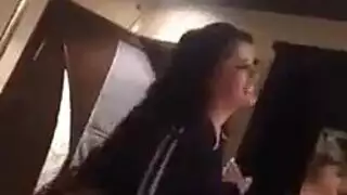نجم إباحي عراقي بجسم رائع يمص بقوة