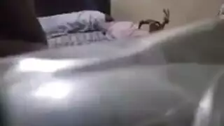 ملكة الشرج تئن: زبقك الصلب كالنار في مهبلي